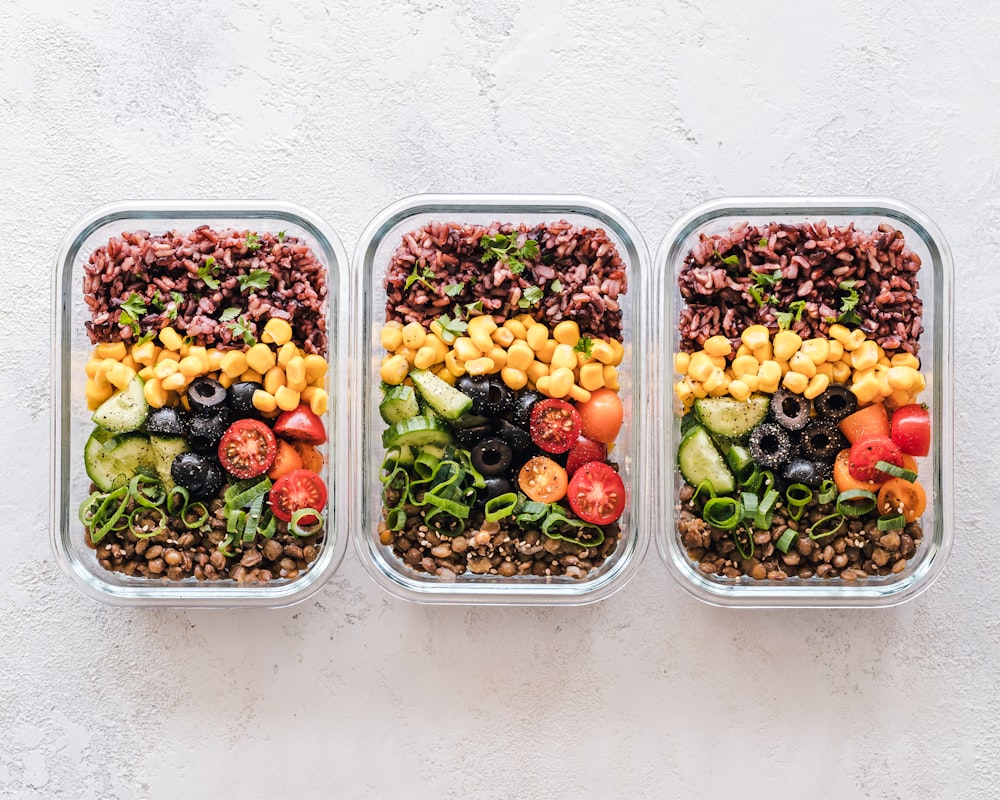 Insalata di cereali e verdure fresche